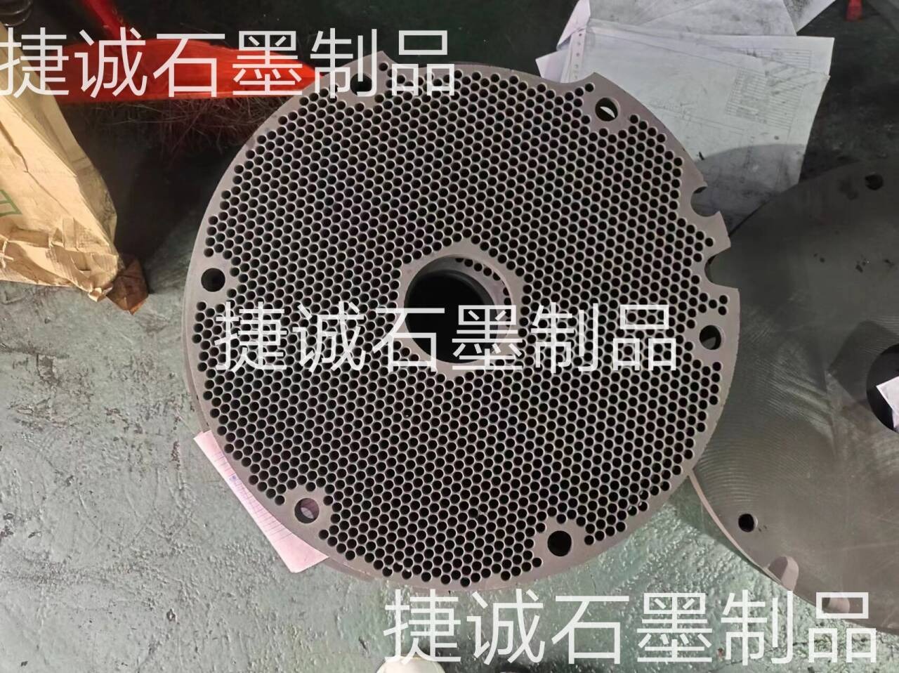 石墨盤(pán)，石墨燒結(jié)盤(pán)，石墨盤(pán)加工，銅管燒結(jié)石墨盤(pán)，導(dǎo)熱燒結(jié)石墨盤(pán)，鐘罩爐石墨盤(pán)，推板爐石墨盤(pán)，石墨盤(pán)生產(chǎn)廠(chǎng)家